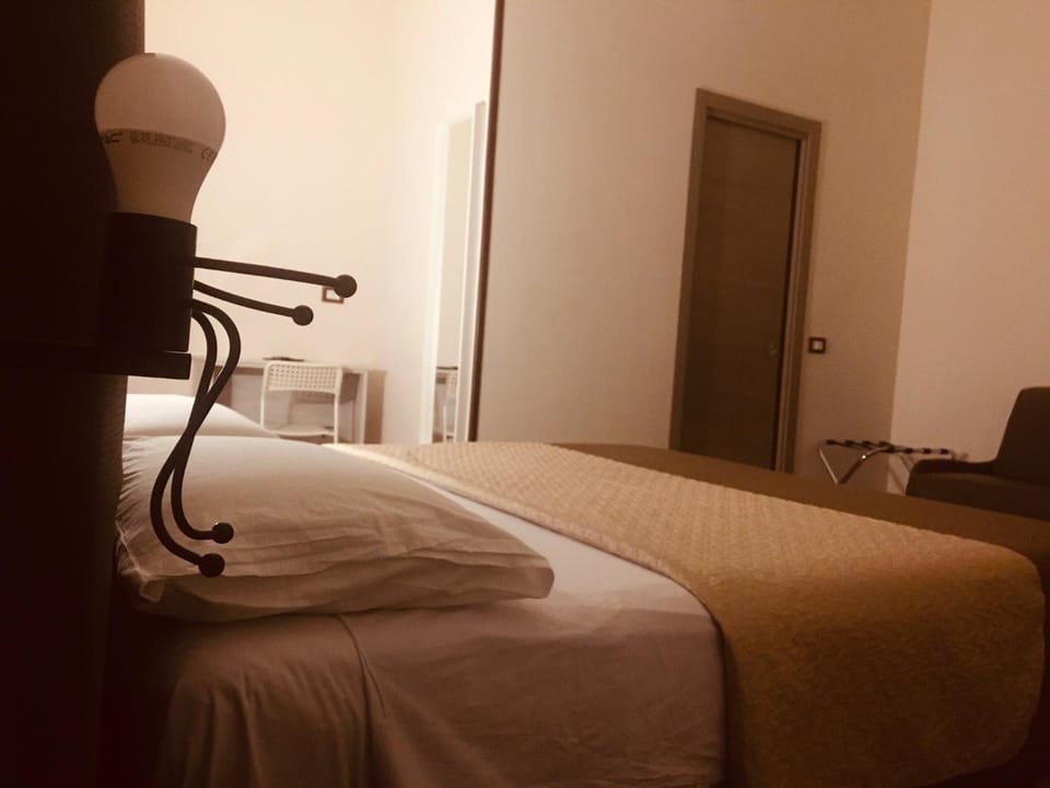 Photo of the whole room, Decorative detail, Bedroom