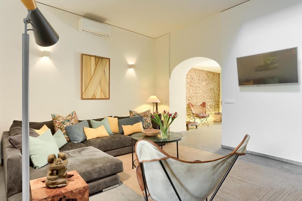 Communal lounge/ TV room, Living room