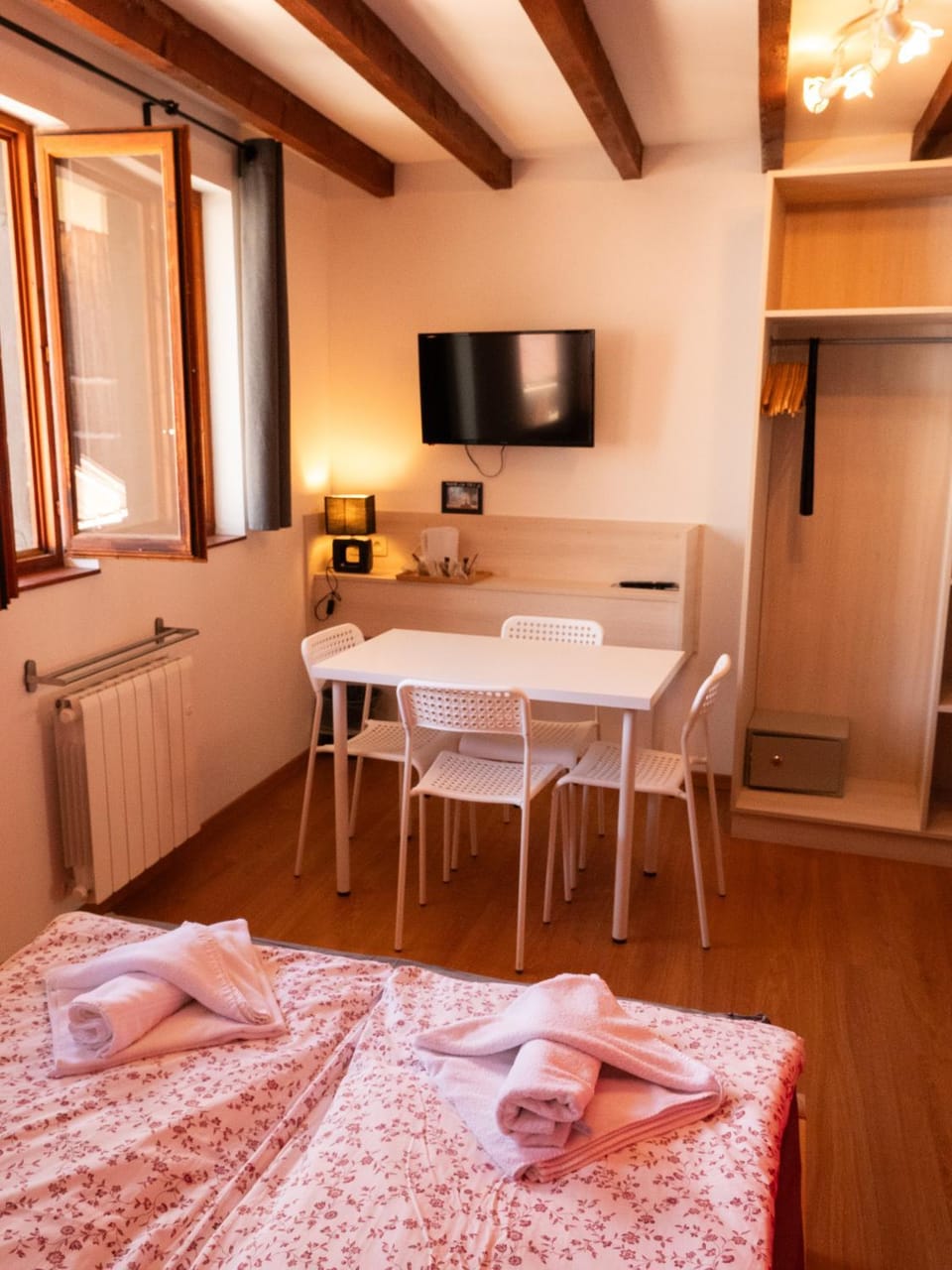 Seating area, Bedroom