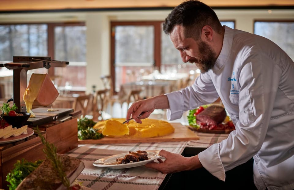 Restaurant/places to eat, Food and drinks, Banquet/Function facilities, Food, Lunch, Drinks