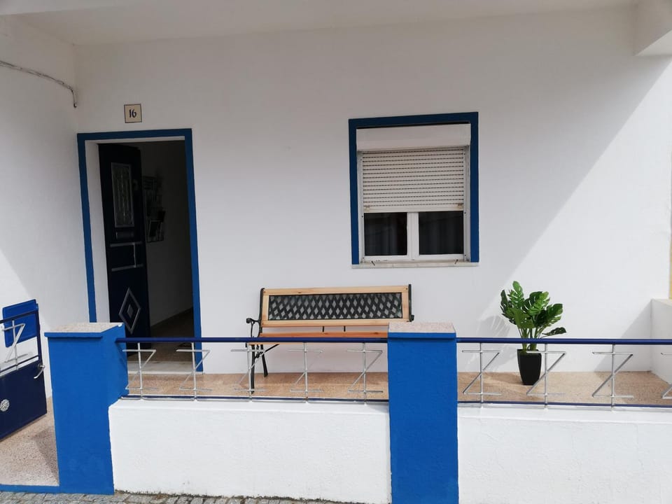 Facade/entrance, Balcony/Terrace