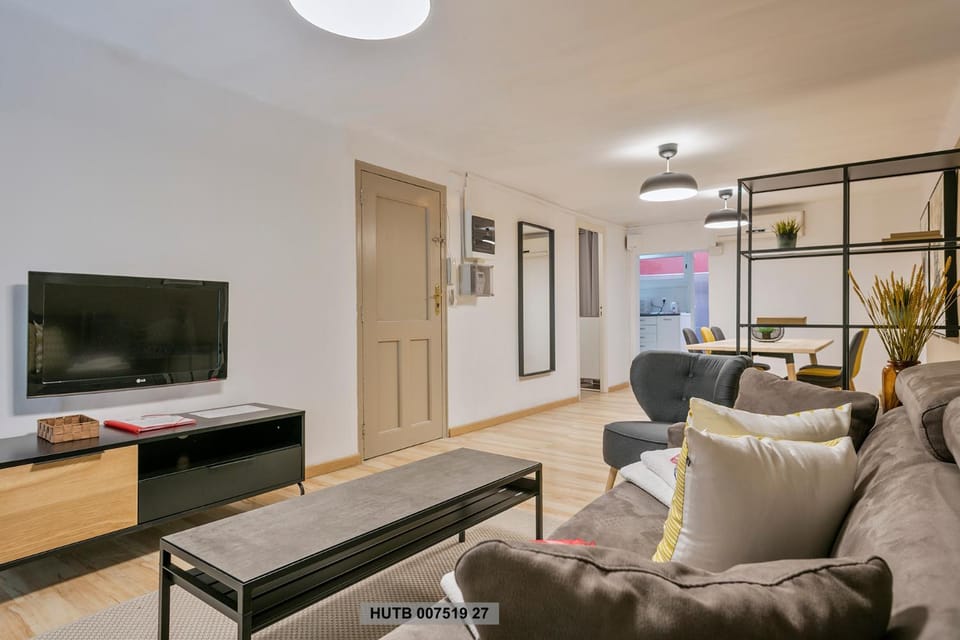 Day, TV and multimedia, Living room, On site