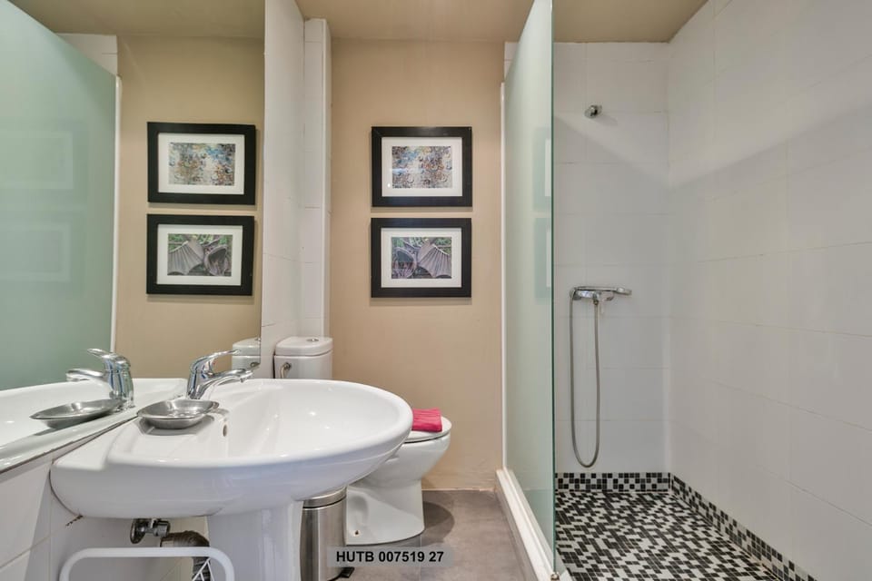 Day, Bathroom, On site