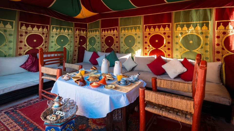 Restaurant/places to eat, Balcony/Terrace, Breakfast