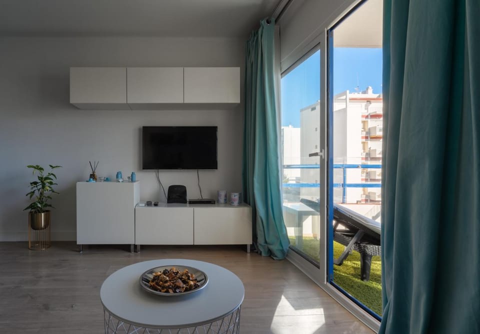 Communal lounge/ TV room, TV and multimedia, Balcony/Terrace, Living room