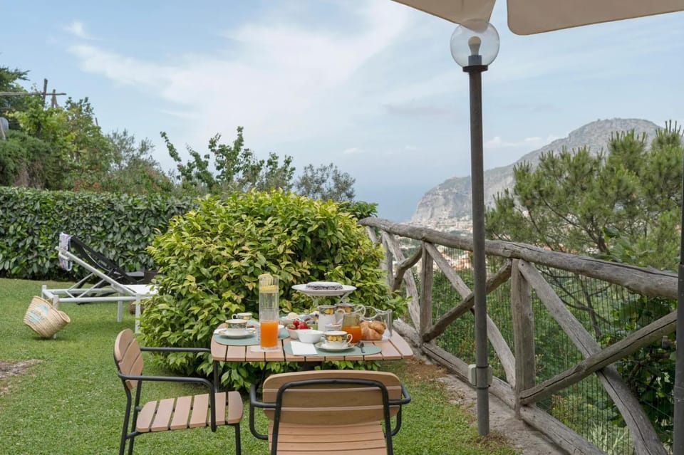 Patio, Day, Natural landscape, Garden, Food, Garden view, Mountain view, sunbed