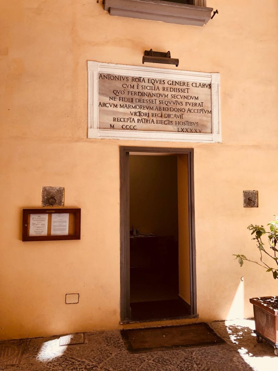 Facade/entrance