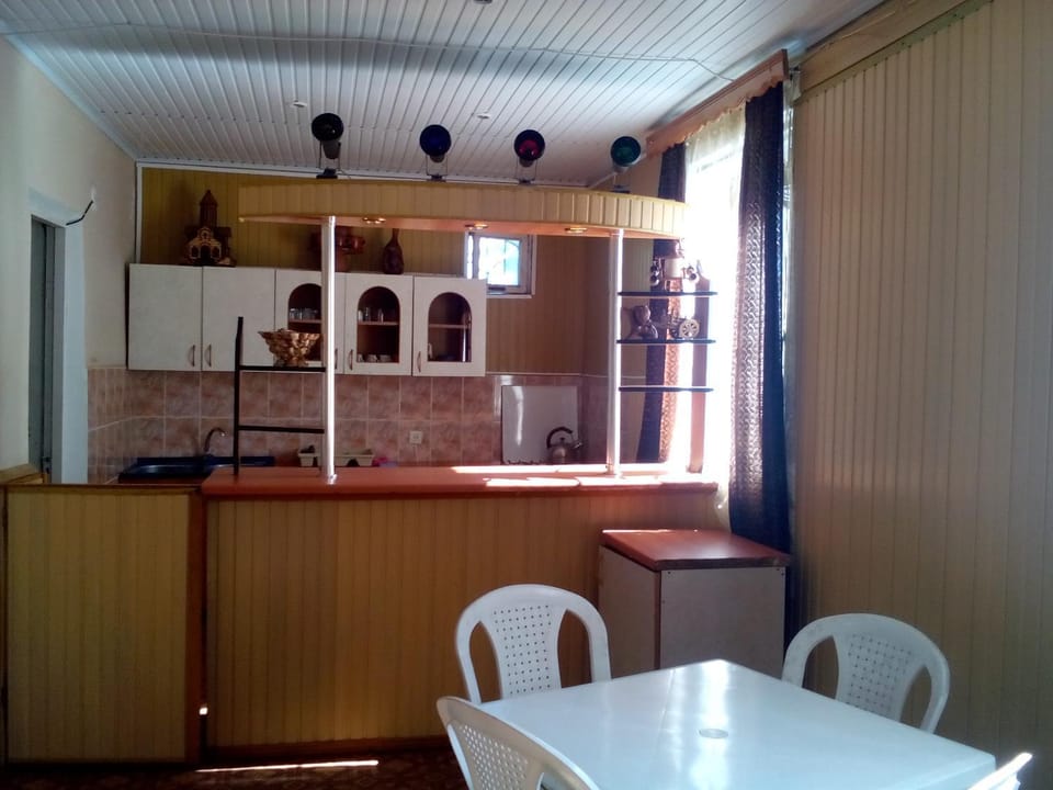Kitchen or kitchenette, Dining area, Communal kitchen
