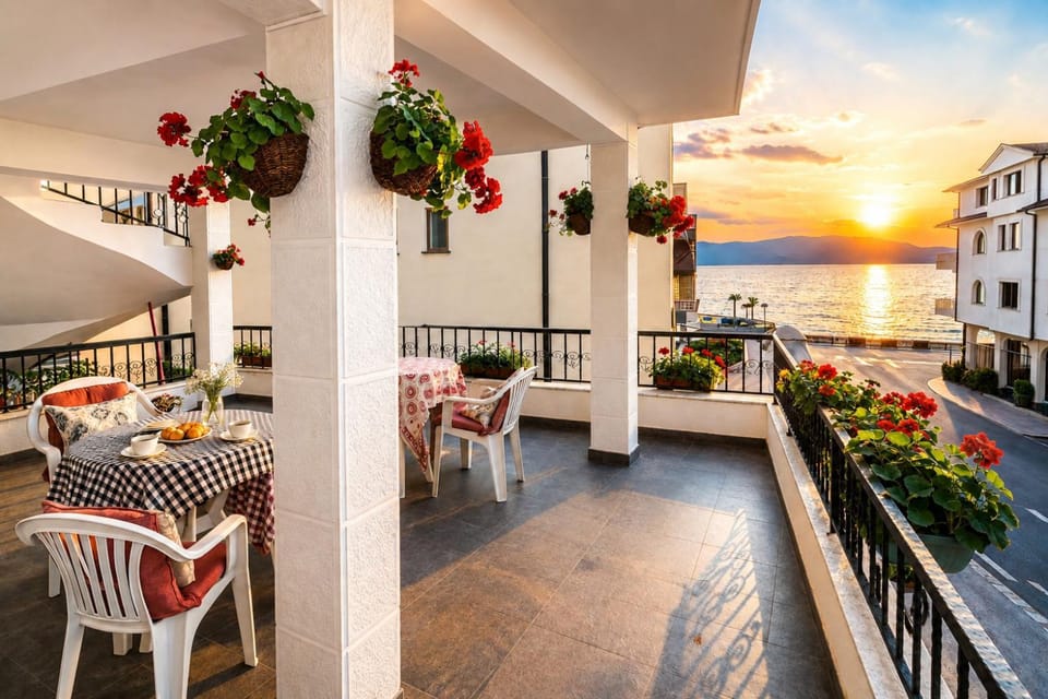 Patio, Natural landscape, Summer, View (from property/room), Balcony/Terrace, Dining area, Lake view, Sunset, Parking