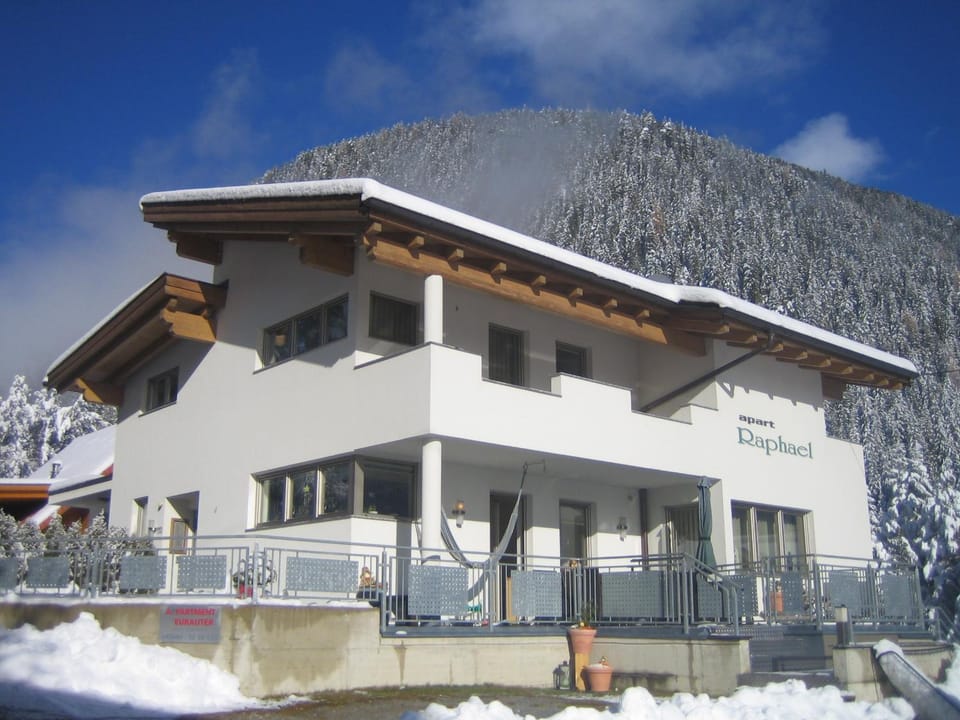 Facade/entrance, Winter
