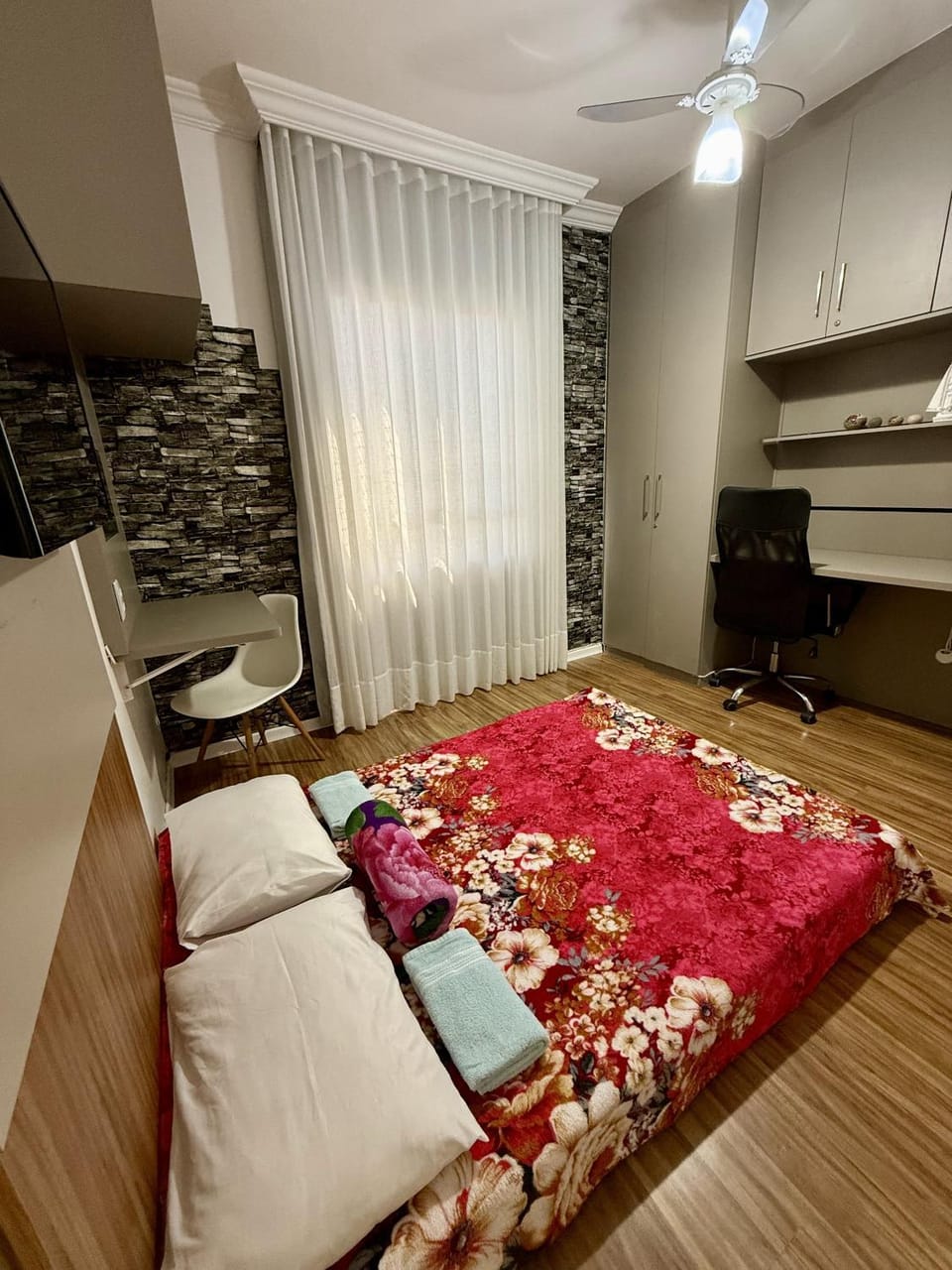 Bed, Photo of the whole room, Bedroom