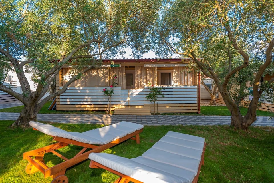 Property building, Patio, Facade/entrance, Garden, View (from property/room)