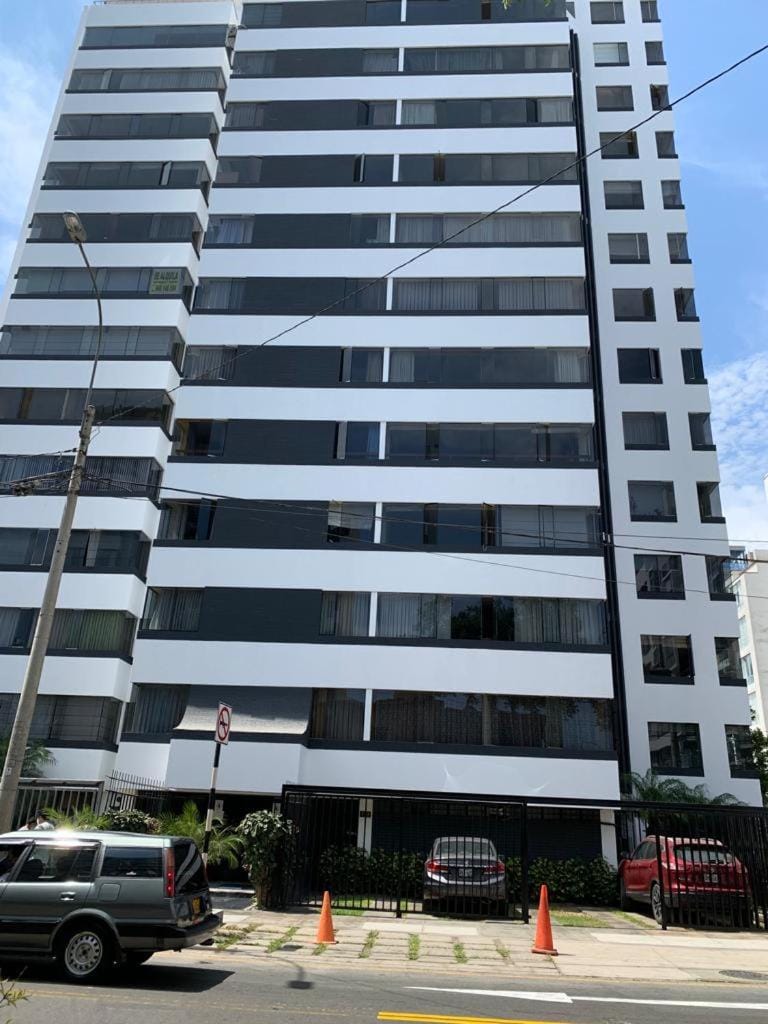Miraflores Familiar 4 Hab Cochera Larcomar Apartment in Miraflores