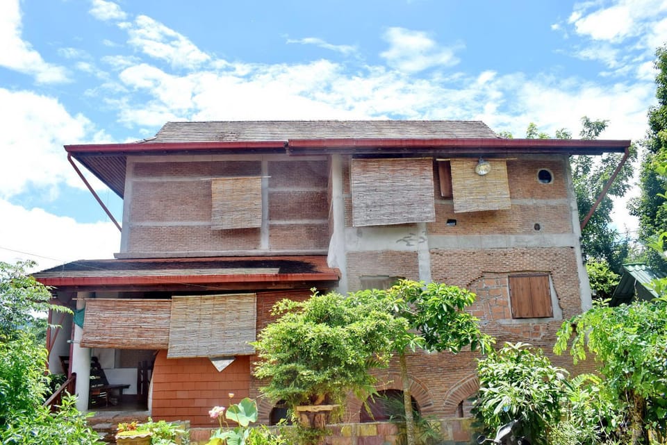 Property building, Facade/entrance, Day