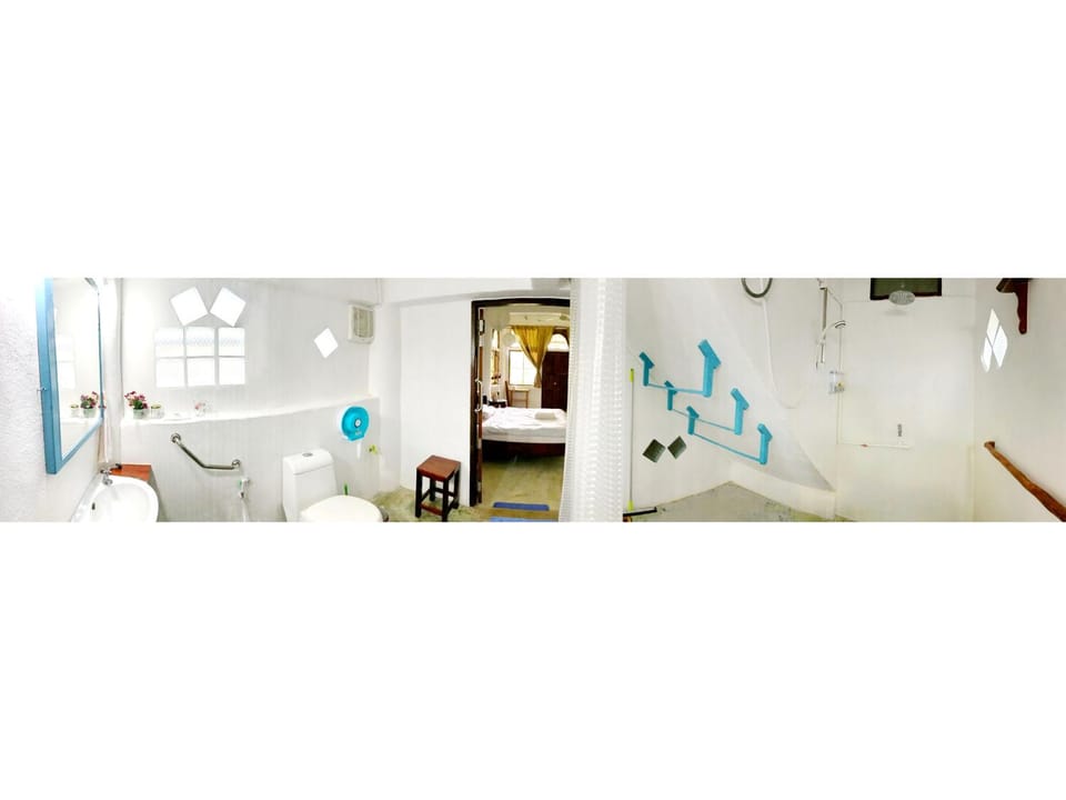 Shower, Toilet, Bathroom, Bedroom