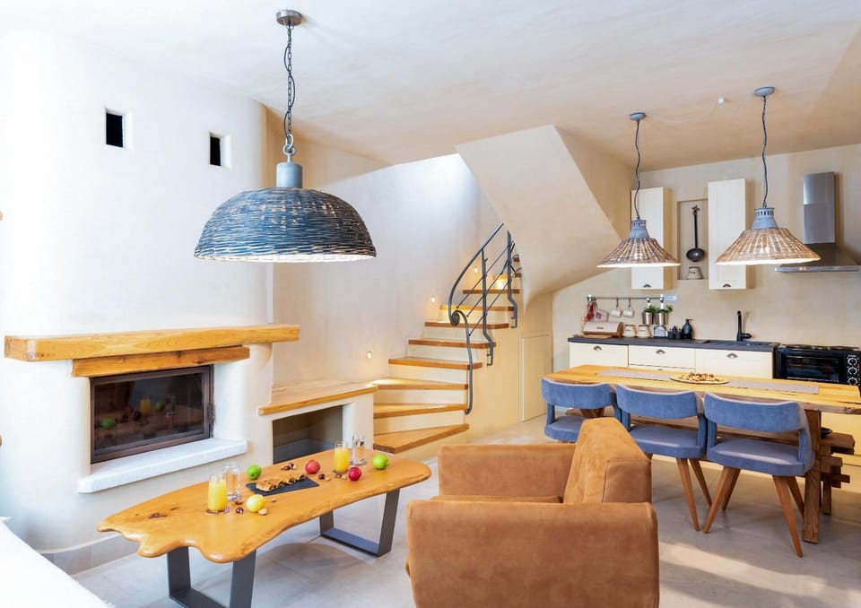 Kitchen or kitchenette, Living room, Dining area