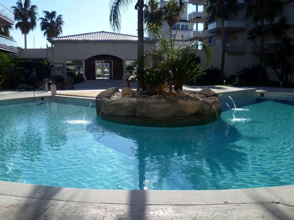 On site, Area and facilities, Swimming pool, Family