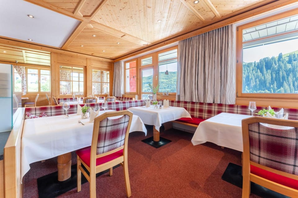Restaurant/places to eat, Banquet/Function facilities