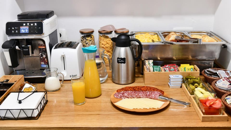 Breakfast, Continental breakfast