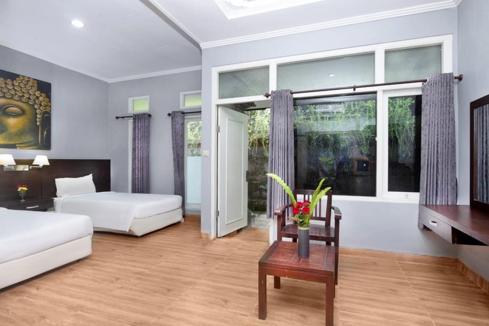 Bed, Living room, Seating area