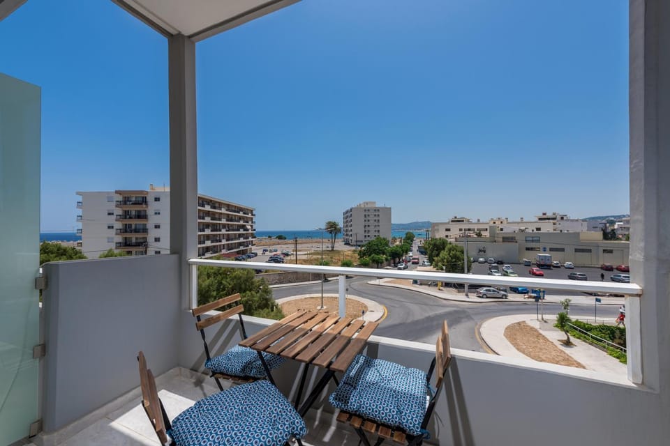 Balcony/Terrace, Landmark view, Sea view, Street view