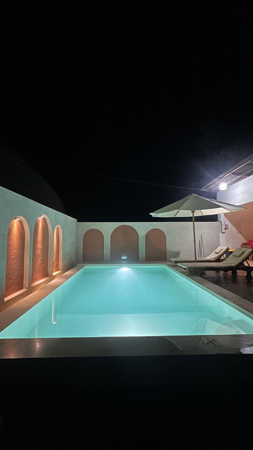 Swimming pool
