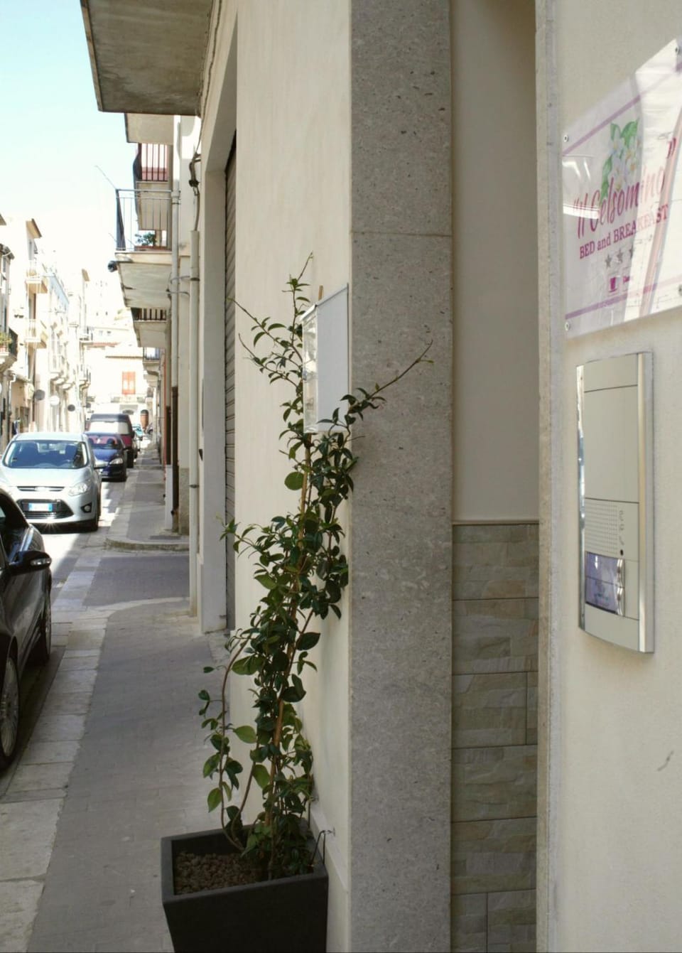 Facade/entrance
