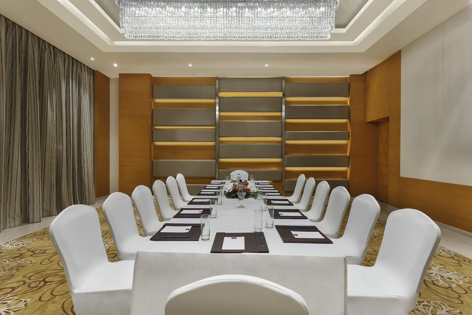 Nataraj Sarovar Portico Hotel in Uttar Pradesh