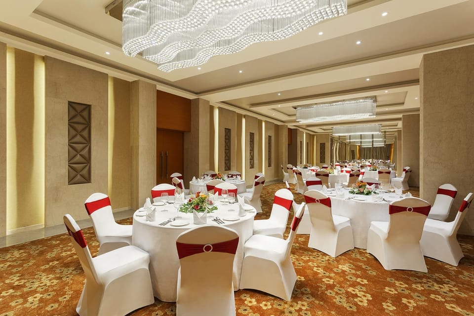 Nataraj Sarovar Portico Hotel in Uttar Pradesh