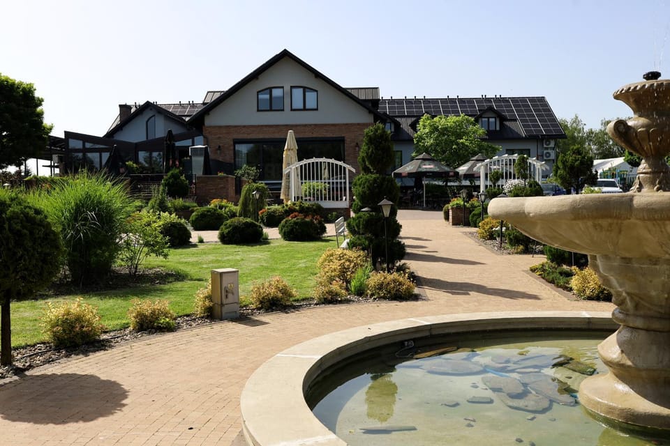 Dworek Jabłonna Bed and Breakfast in Masovian Voivodeship