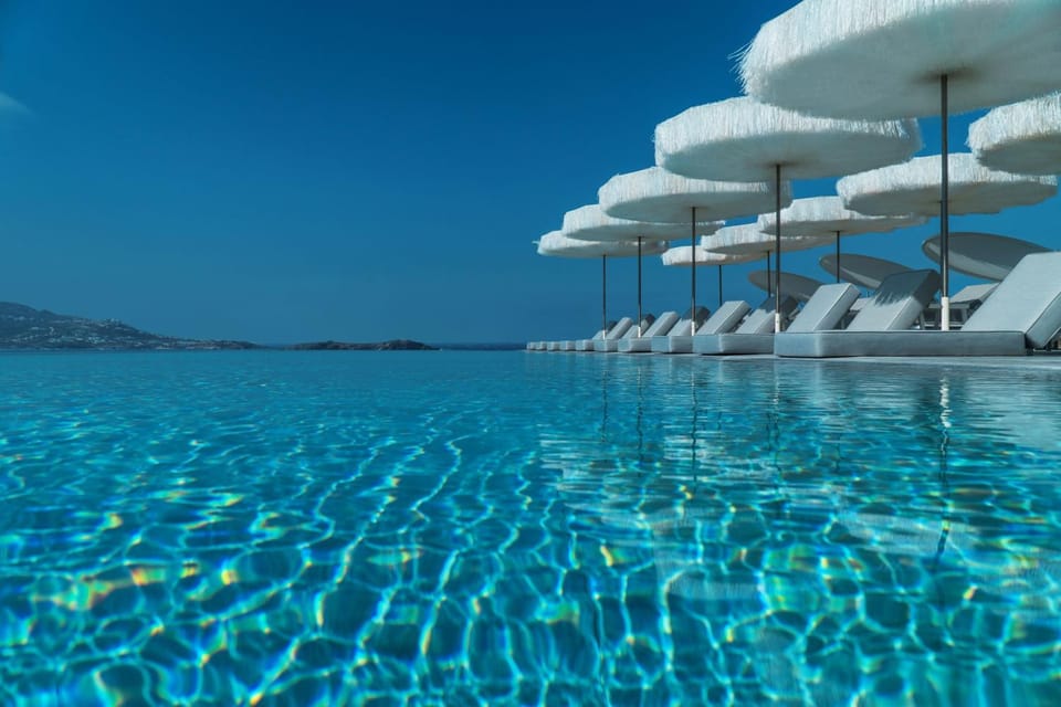 Swimming pool, sunbed
