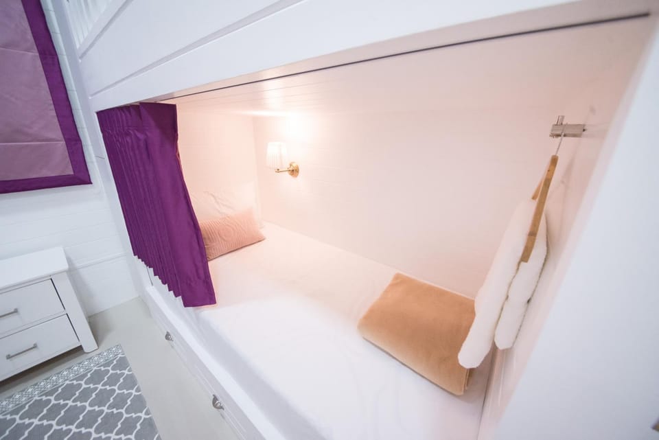 Bed, Photo of the whole room, Bedroom, bunk bed