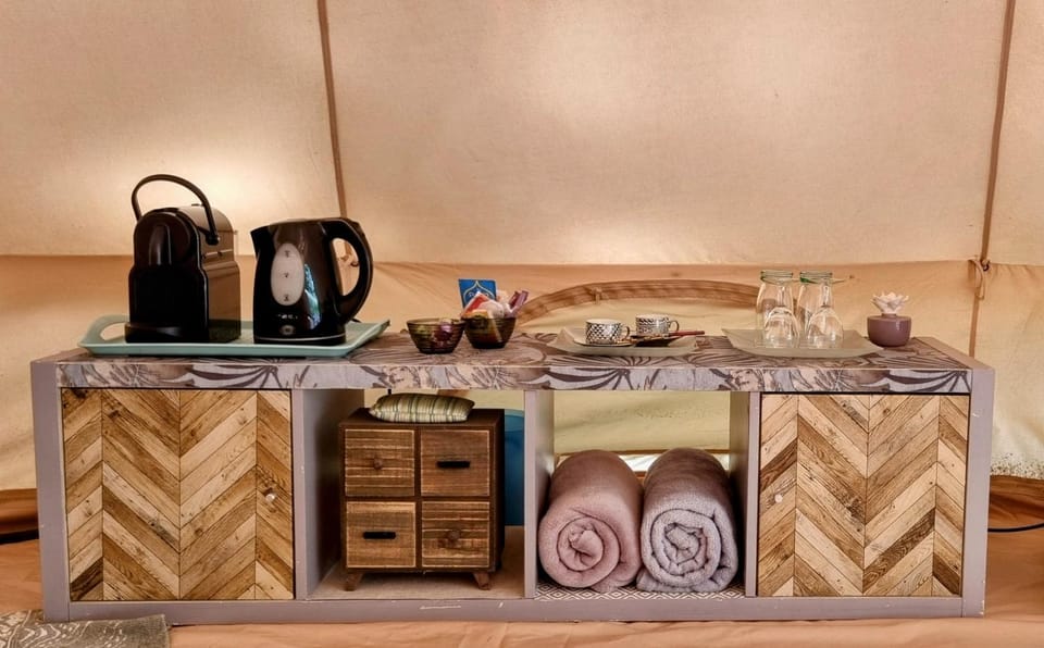 Coffee/tea facilities, Kitchen or kitchenette
