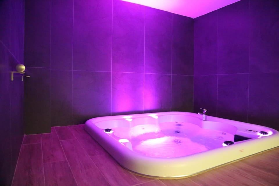 Hot Tub, On site