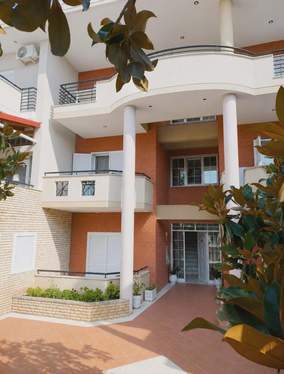Facade/entrance