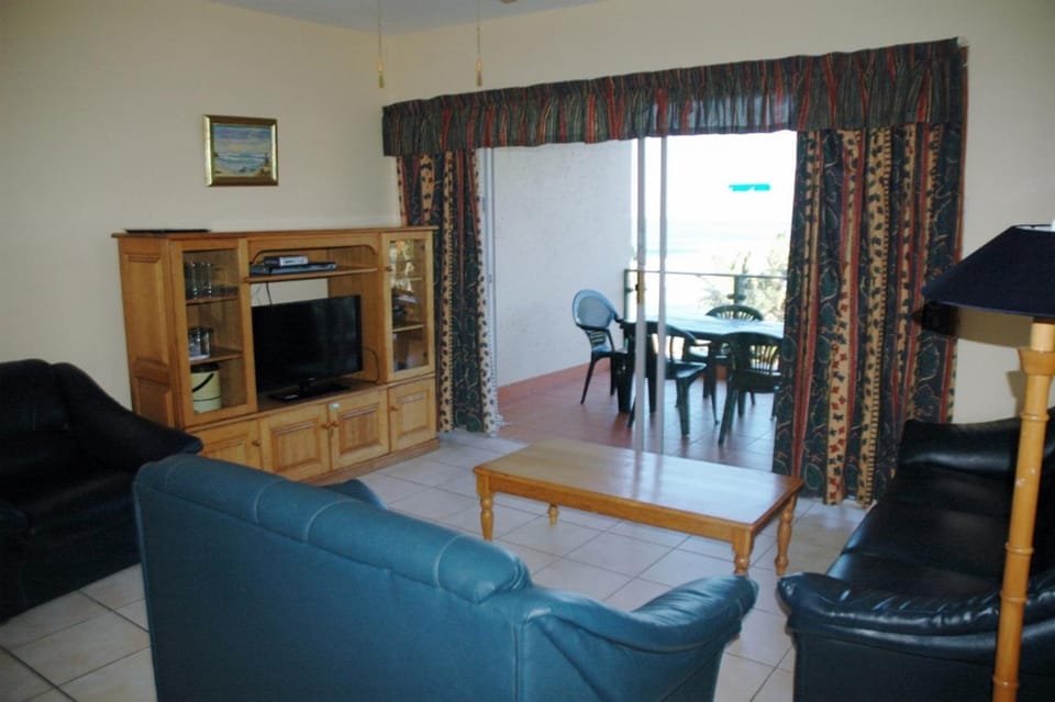 BBQ facilities, Balcony/Terrace, Living room, Sea view