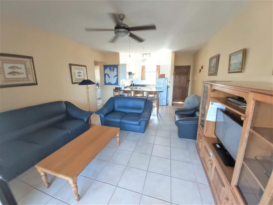 Kitchen or kitchenette, Living room, Seating area