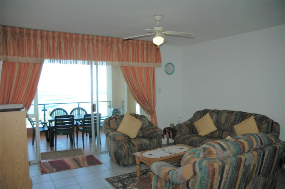 BBQ facilities, Balcony/Terrace, Living room, Seating area, Sea view