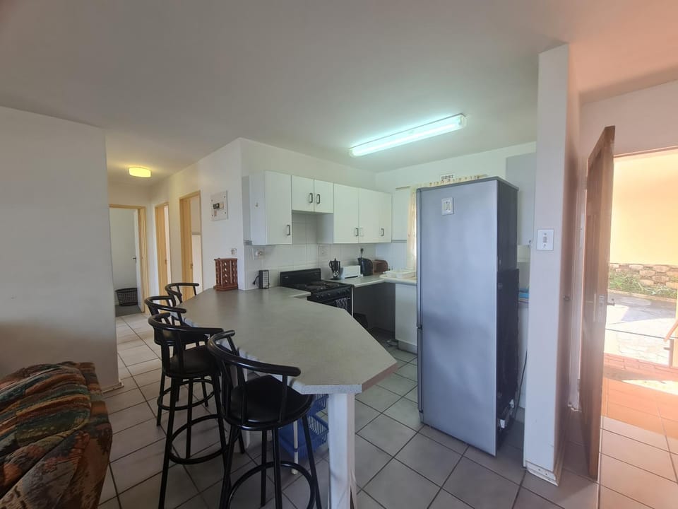 Facade/entrance, kitchen