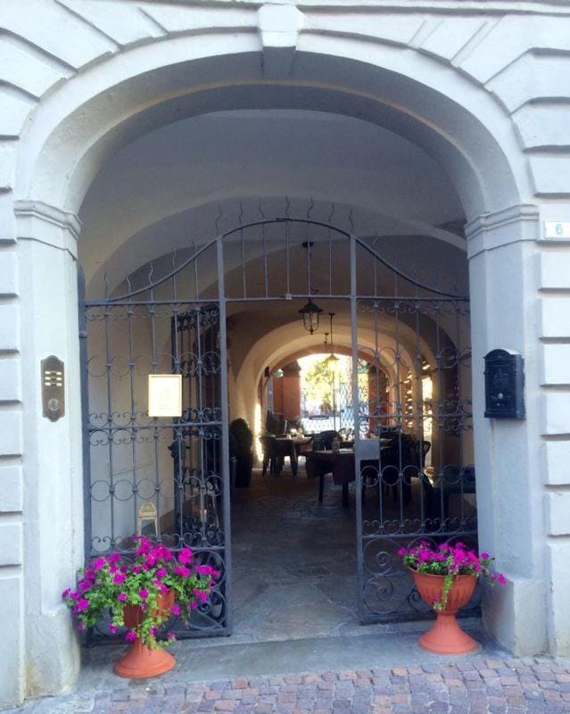Facade/entrance