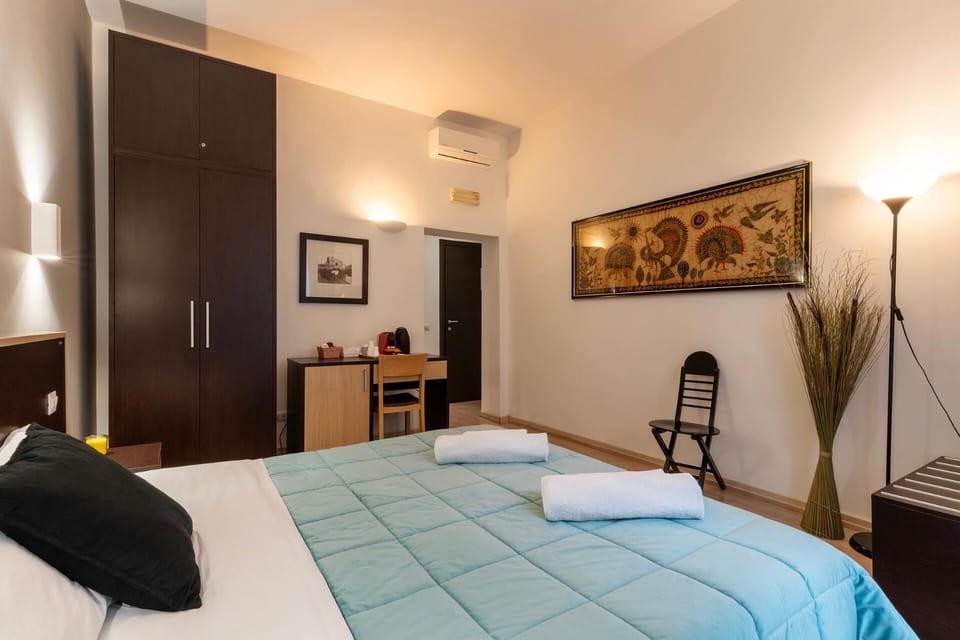 Photo of the whole room, Bedroom