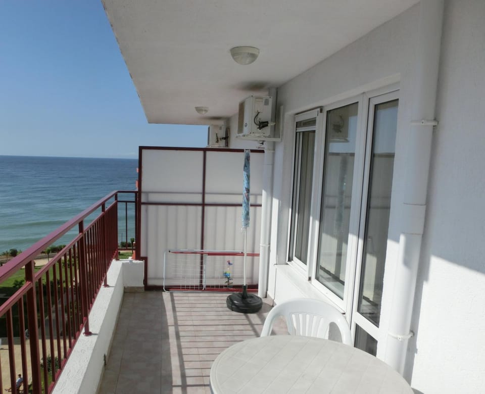 Sea View apartment, Panorama, Pools and beach, Sveti Vlas Apartment in Burgas Province