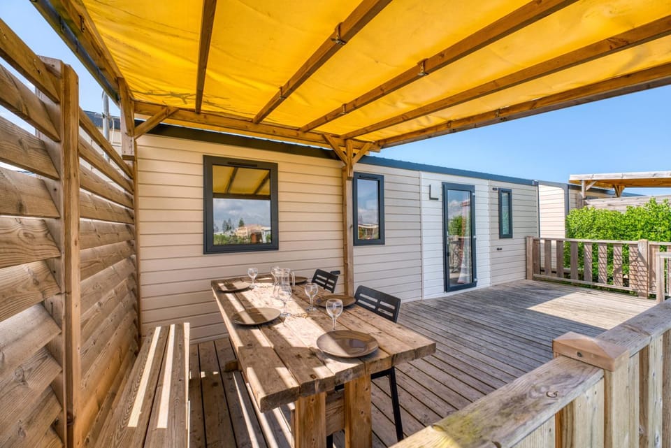 Camping Paradis Les Jonquilles Campground/ 
RV Resort in La Tranche-sur-Mer