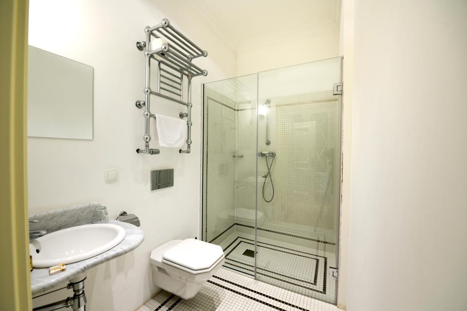 Bathroom, Decorative detail