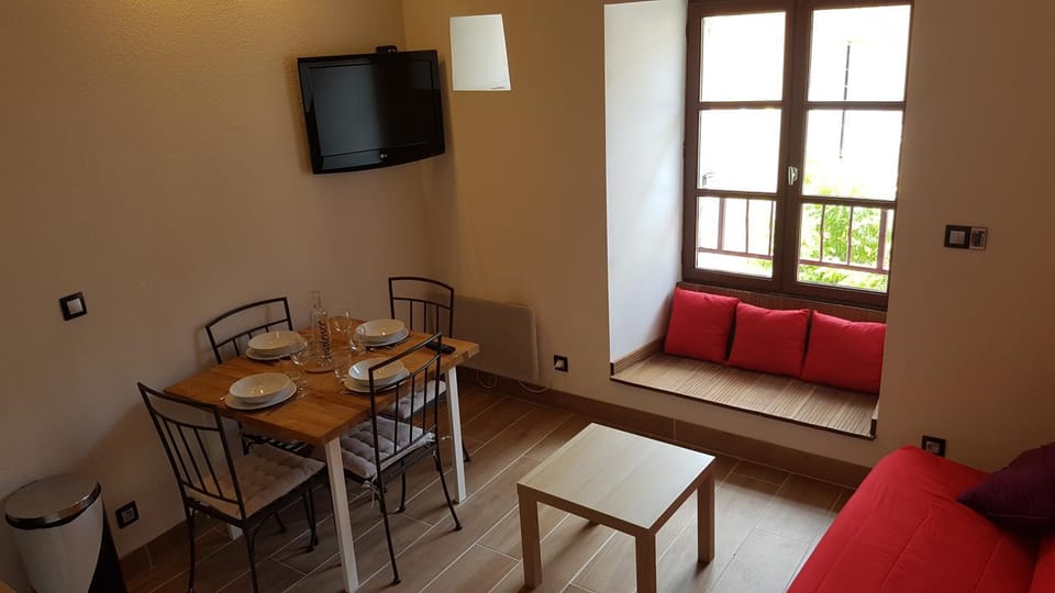 TV and multimedia, Living room, Dining area