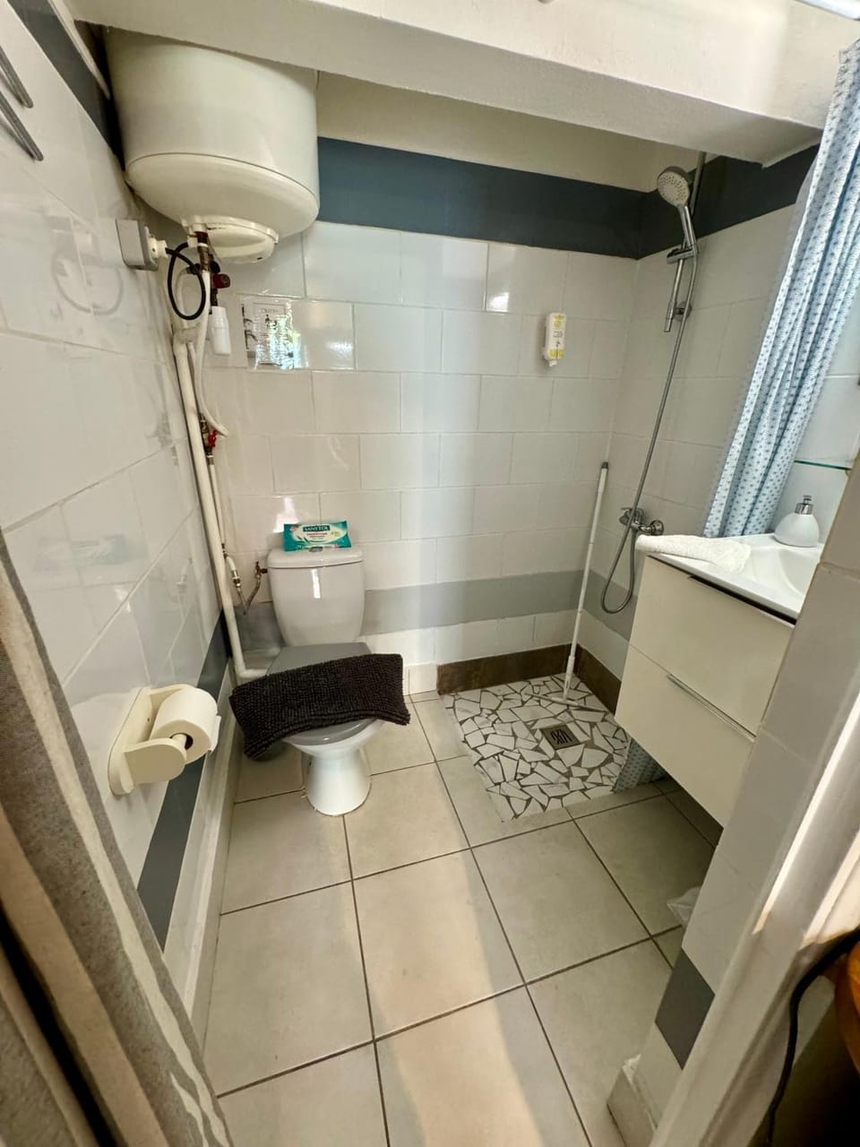 Shower, Toilet, Bathroom