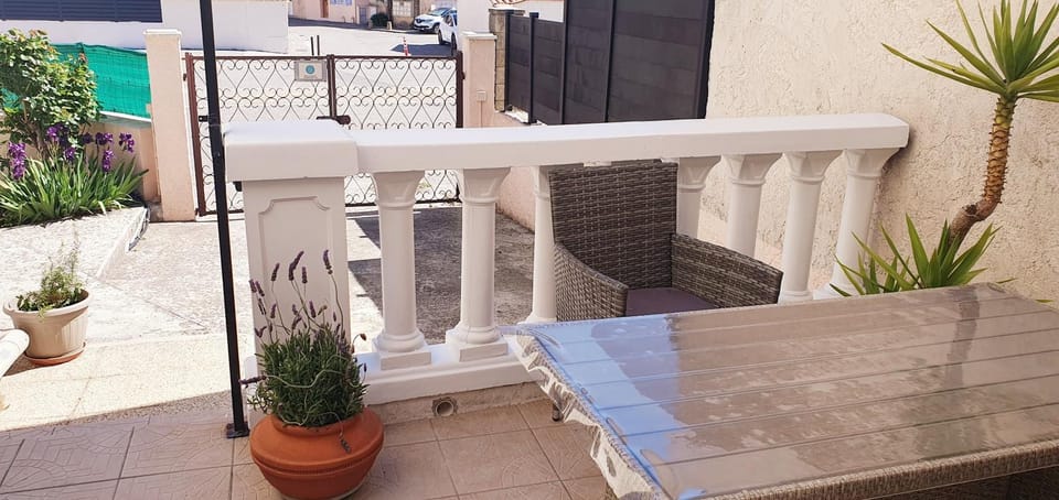 Idéale et charmante maisonnette, Mer & Nature, Parking et Terrasse Apartment in Cagnes-sur-Mer