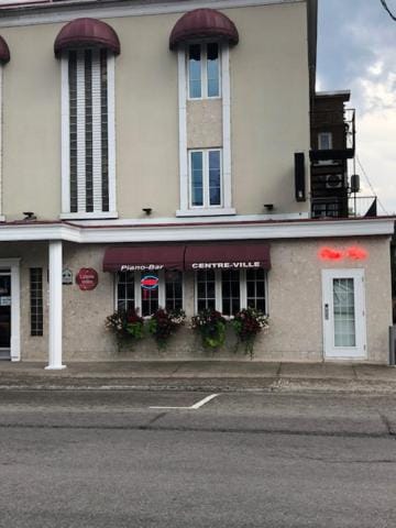 Auberge Centre Ville Inn in Saguenay