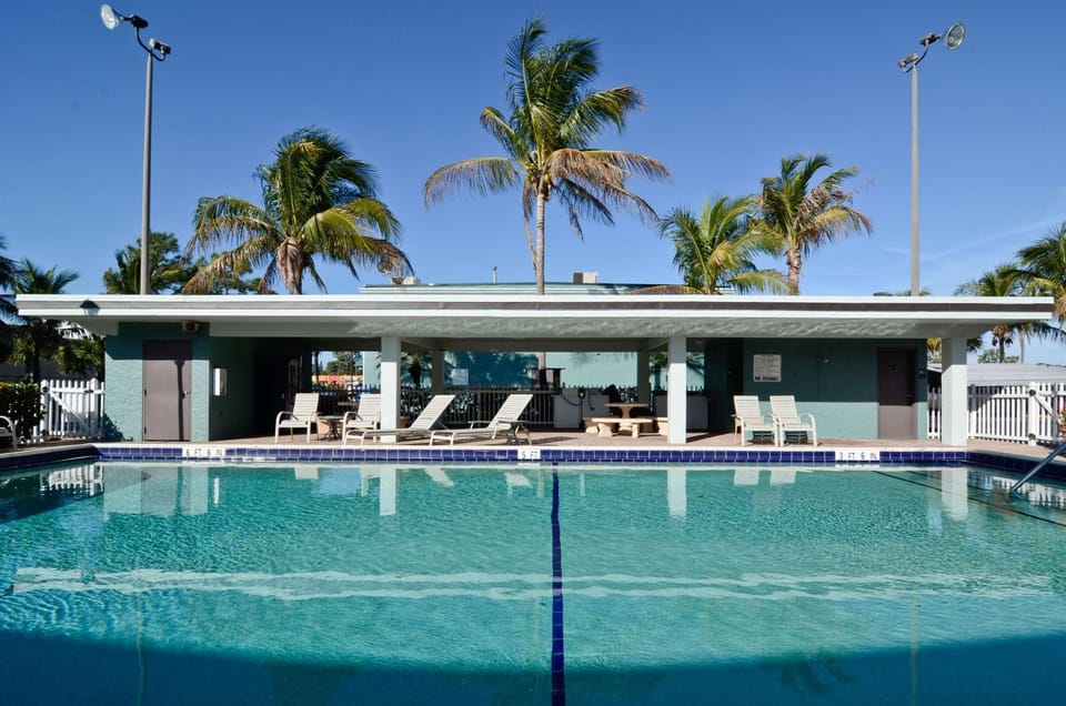 Swimming pool, Swimming pool