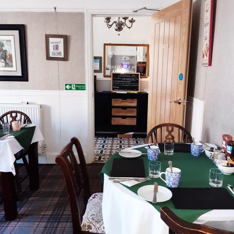 The Merrydale Guest House Bed and Breakfast in Llandudno
